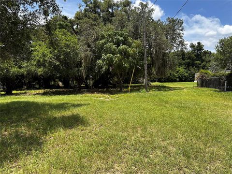 A home in LAKE WALES