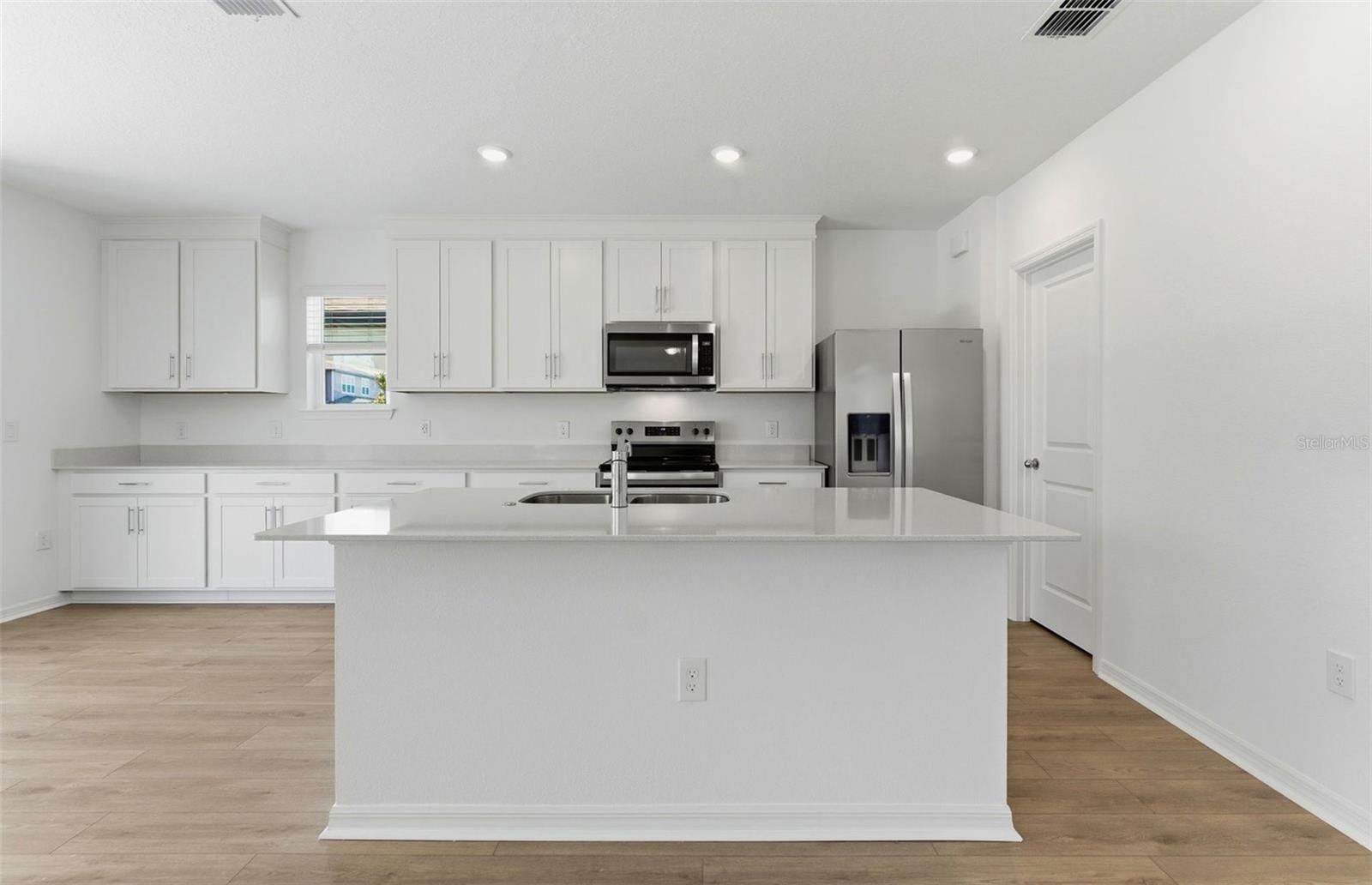 1090 SILVERLAKE BOULEVARD