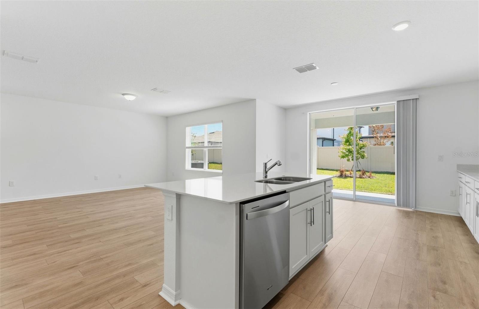 1090 SILVERLAKE BOULEVARD