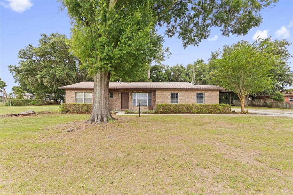 Photo of 2803 E Trapnell Road, Plant City, FL 33566 (MLS # TB8515923)