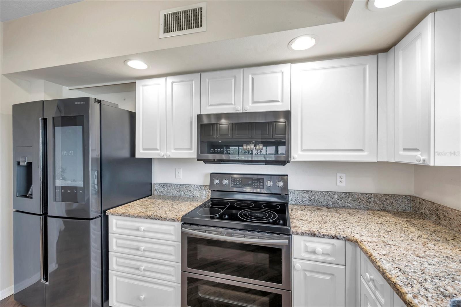 COUNTRY CLUB CONDO - Residential