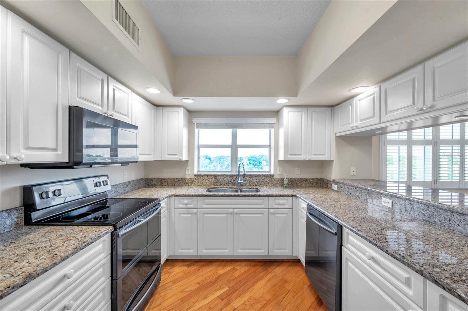 COUNTRY CLUB CONDO - Residential