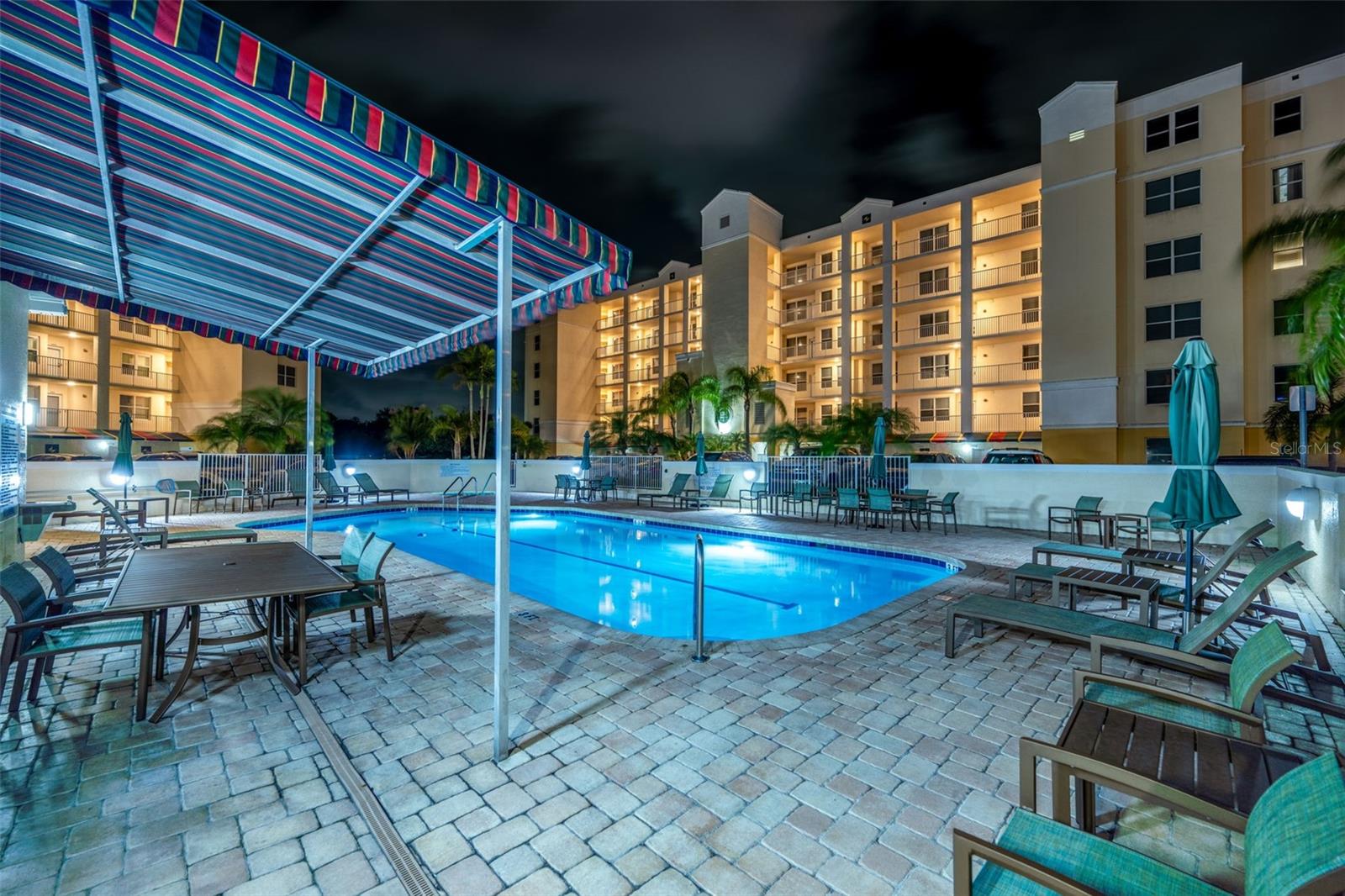 COUNTRY CLUB CONDO - Residential