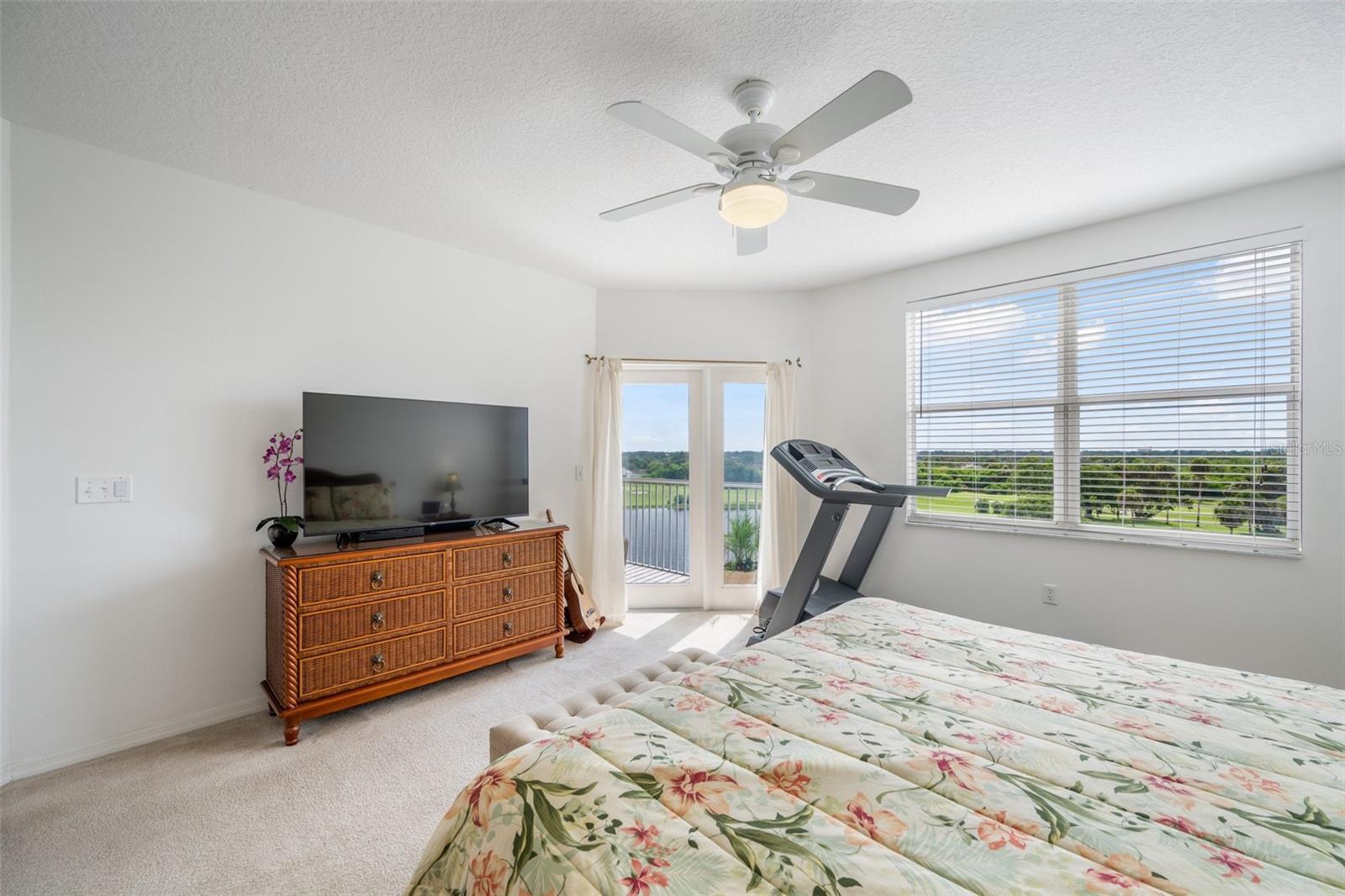 COUNTRY CLUB CONDO - Residential