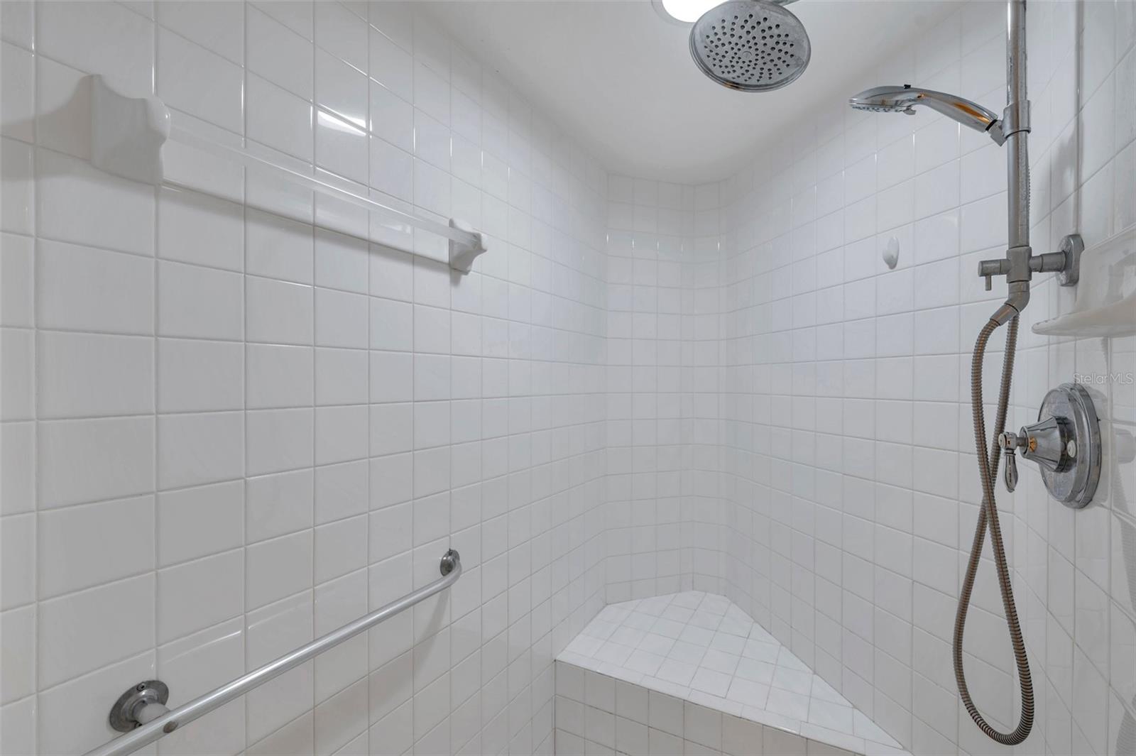 COUNTRY CLUB CONDO - Residential