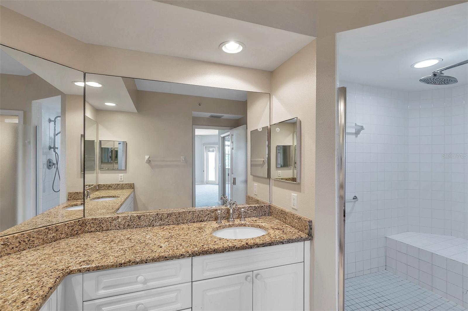 COUNTRY CLUB CONDO - Residential