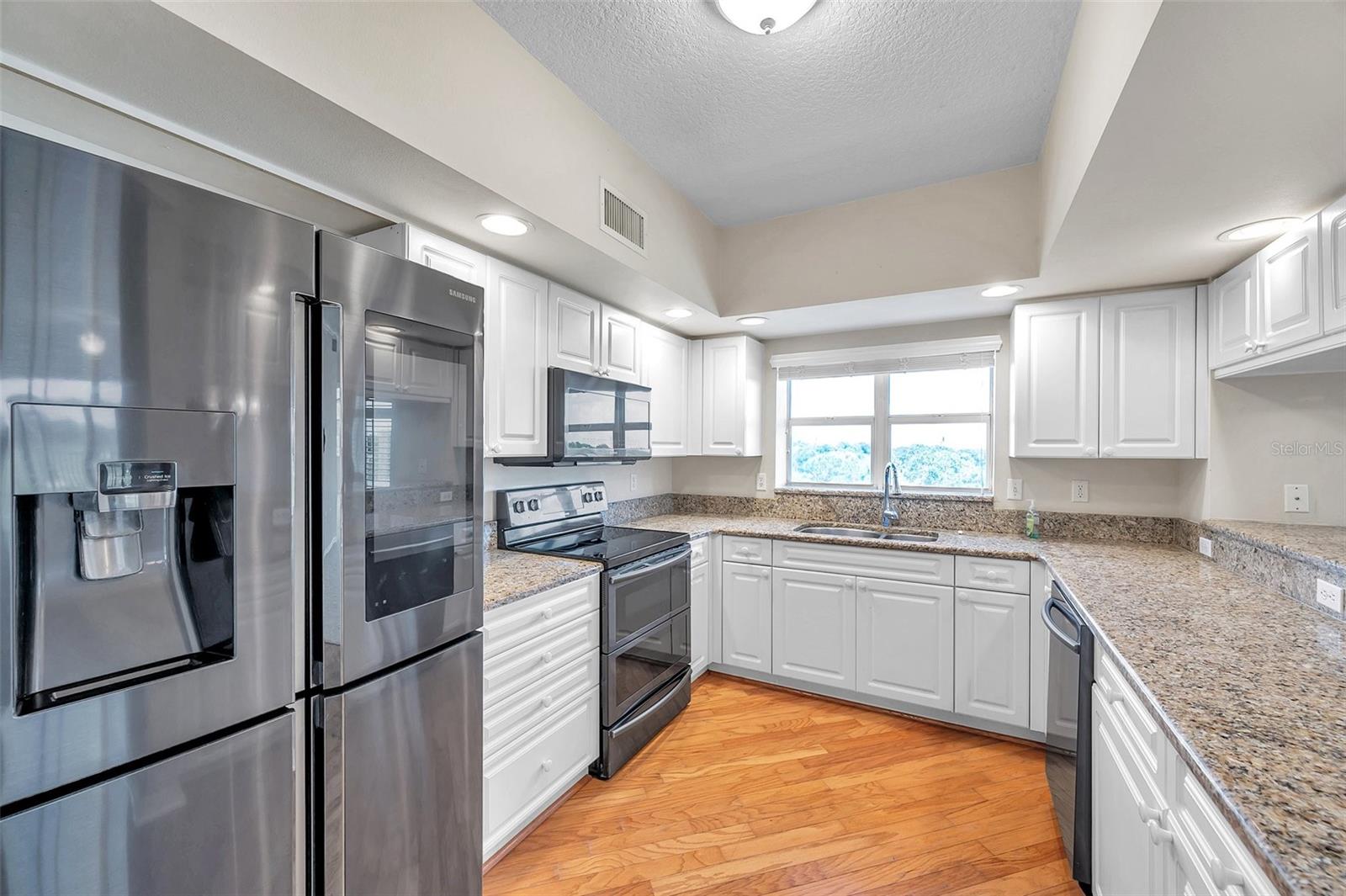 COUNTRY CLUB CONDO - Residential