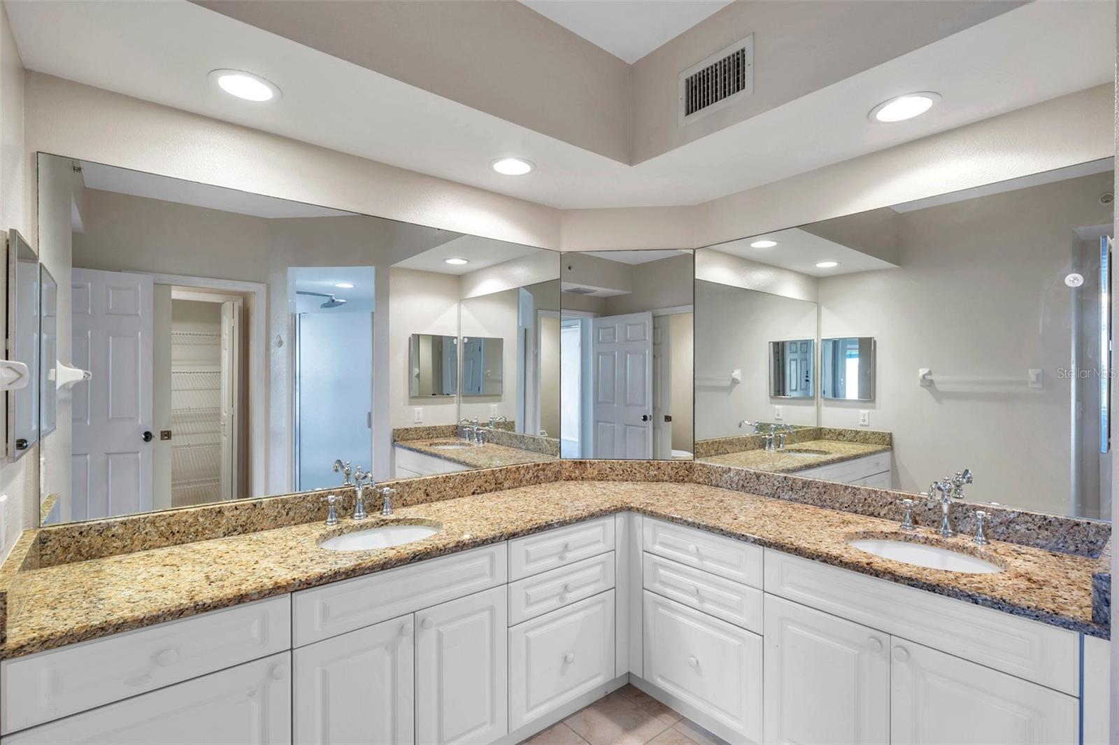 COUNTRY CLUB CONDO - Residential