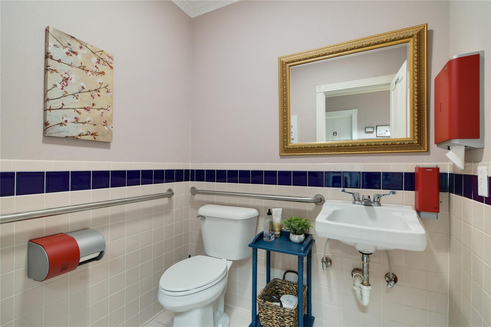 MOUNT DORA - Commercial Sale