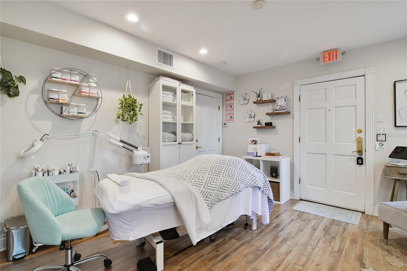 MOUNT DORA - Commercial Sale