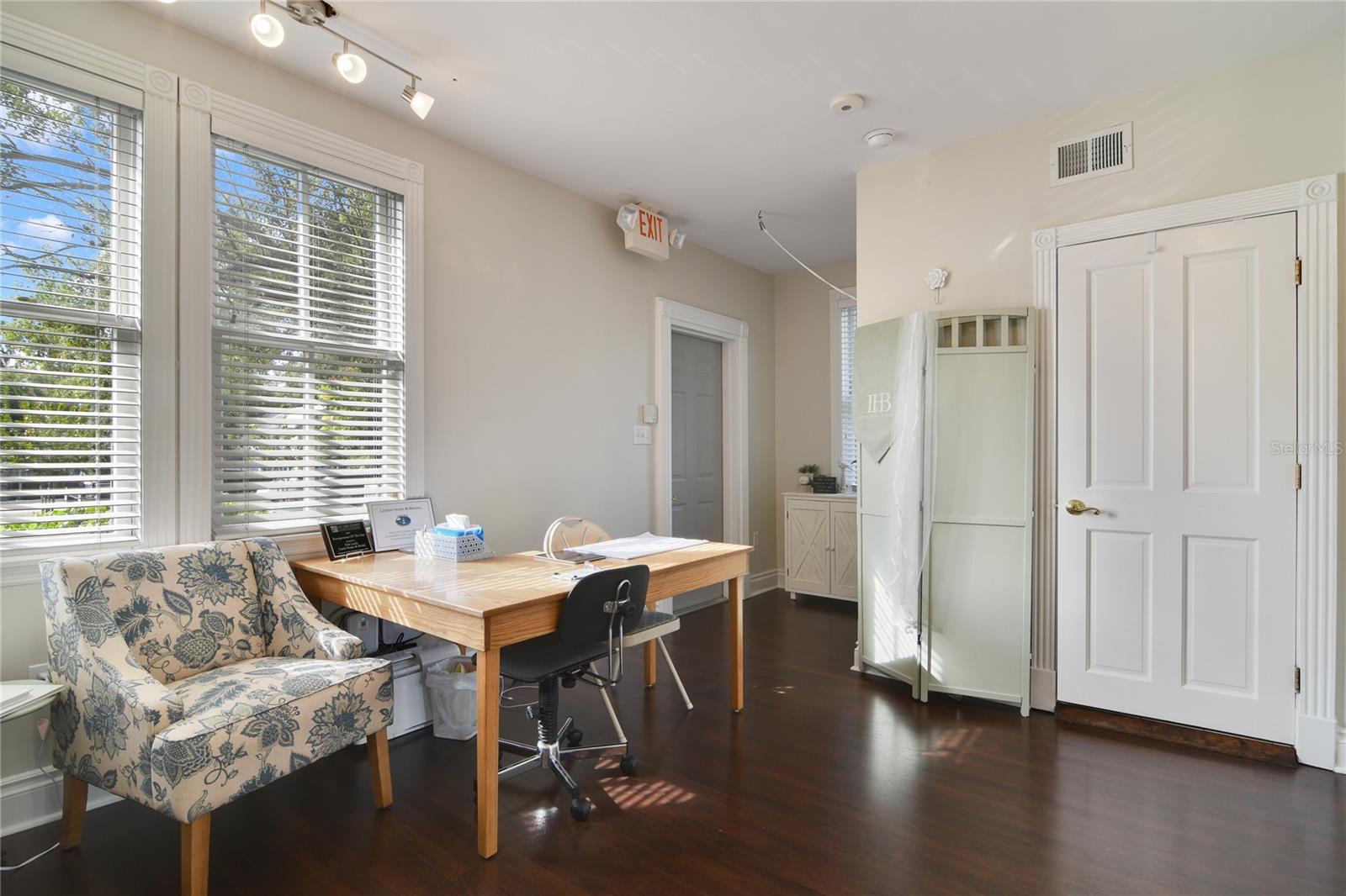 MOUNT DORA - Commercial Sale