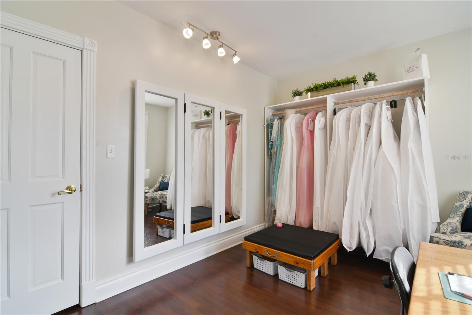 MOUNT DORA - Commercial Sale