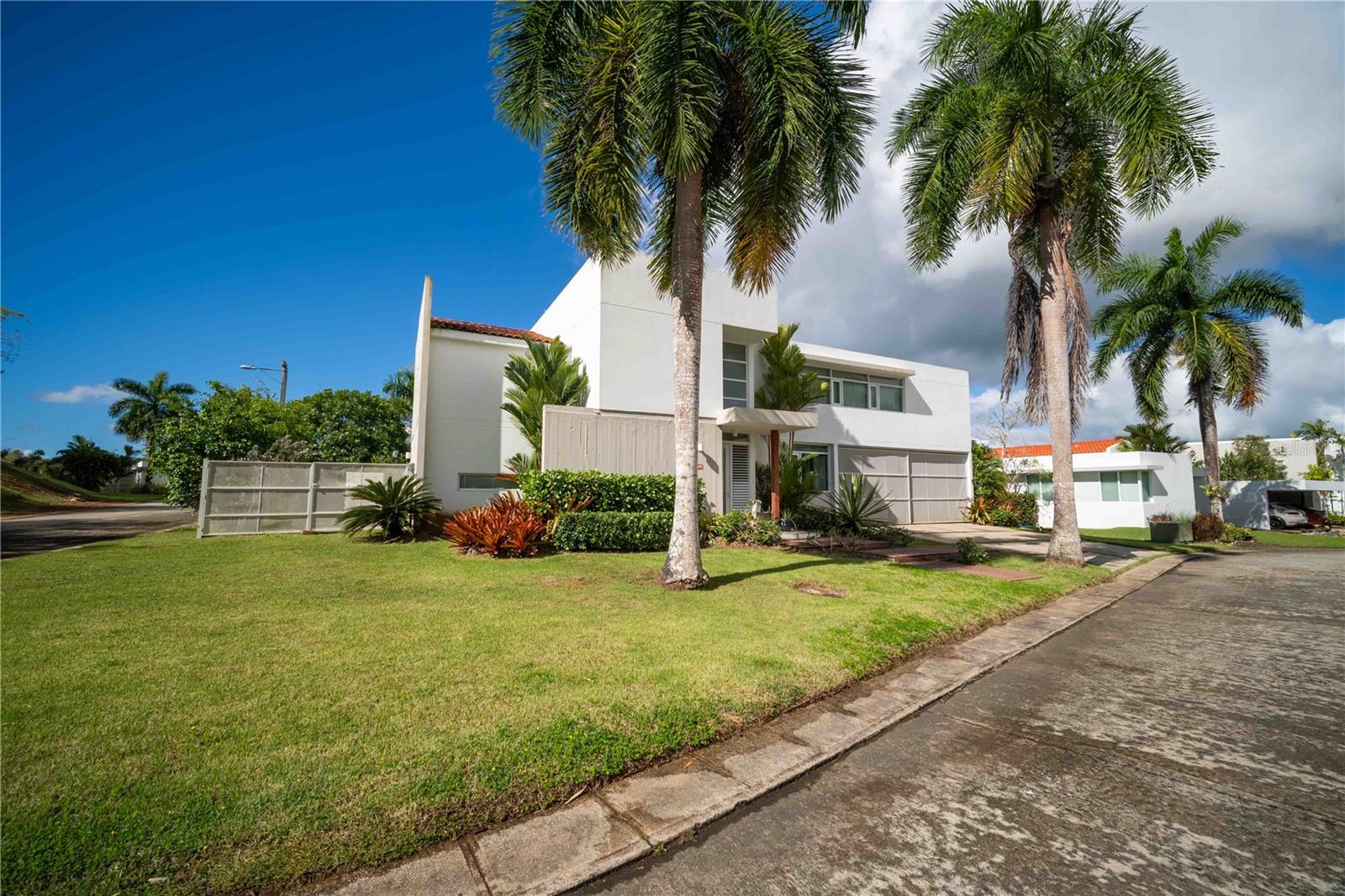 LOS ALTOS DEVELOPMEN CIUDAD JARDÍN GURABO #204