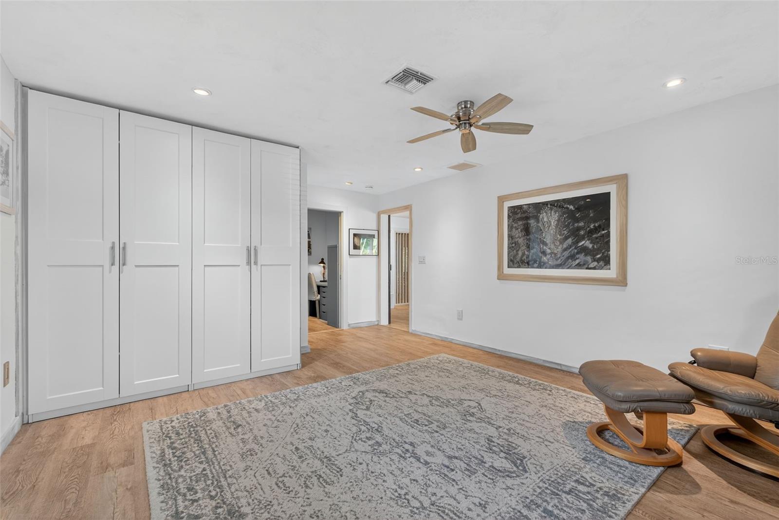 SOUTH GATE - Residential