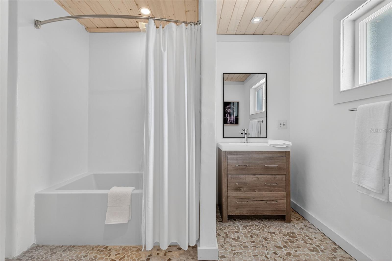 SOUTH GATE - Residential