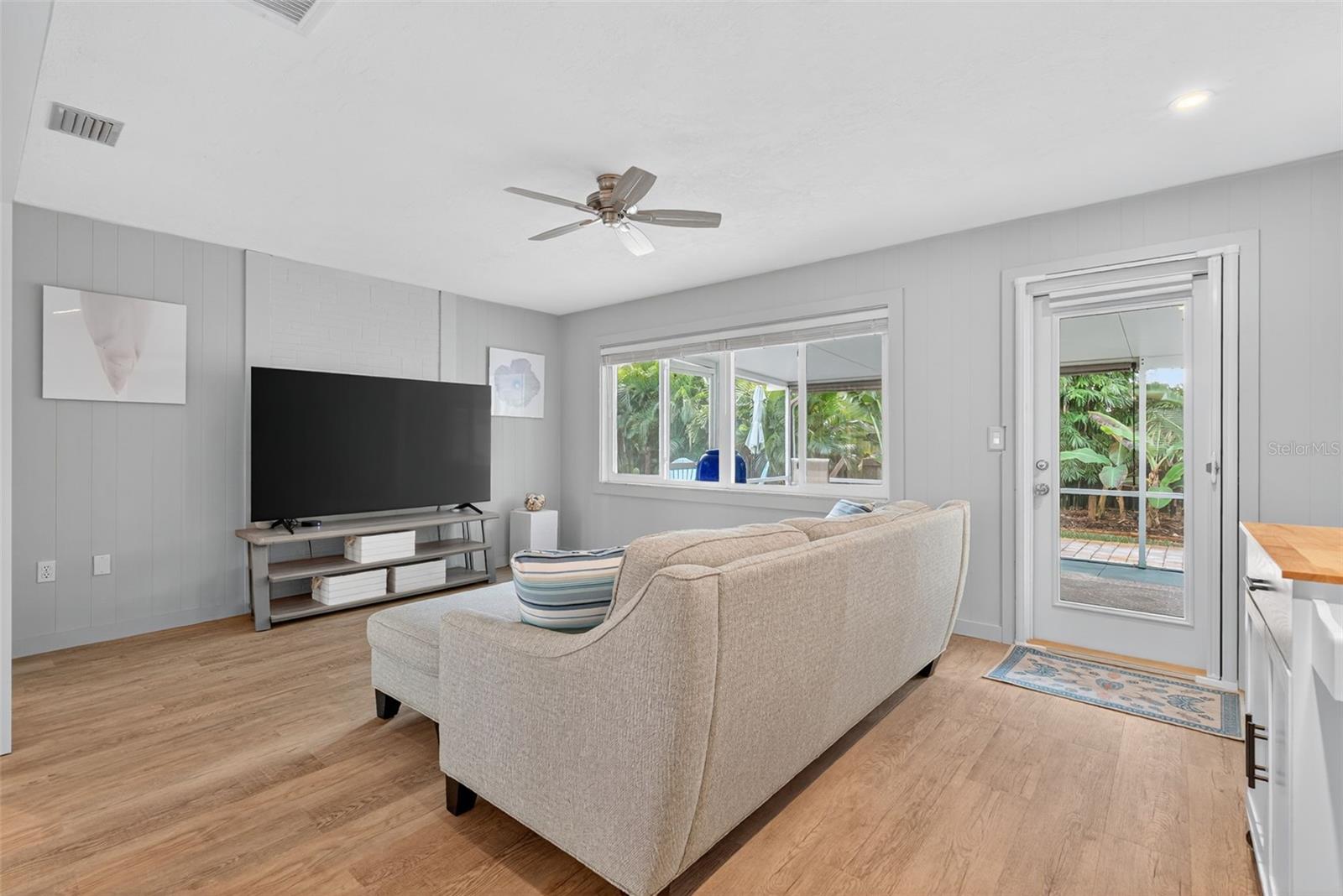 SOUTH GATE - Residential