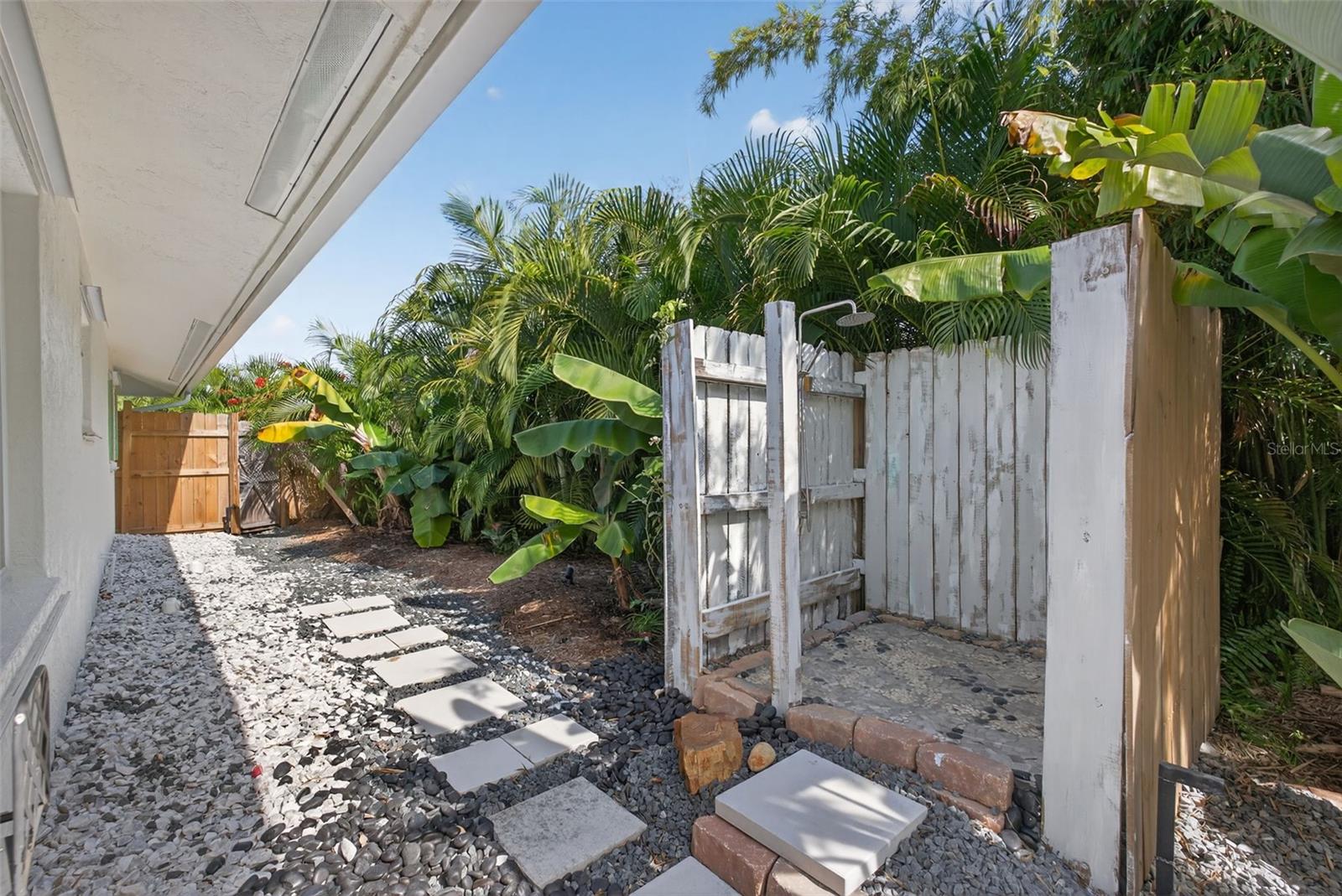 SOUTH GATE - Residential