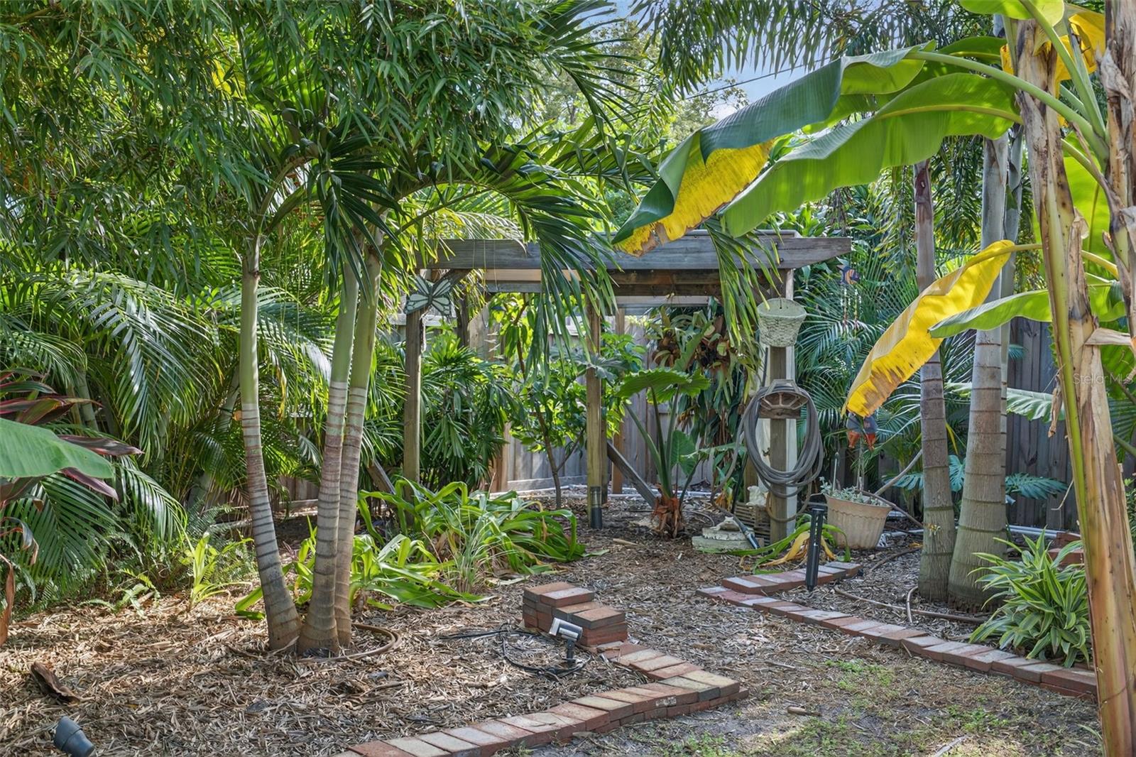 SOUTH GATE - Residential