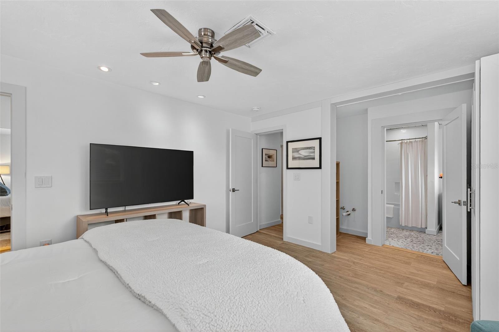 SOUTH GATE - Residential