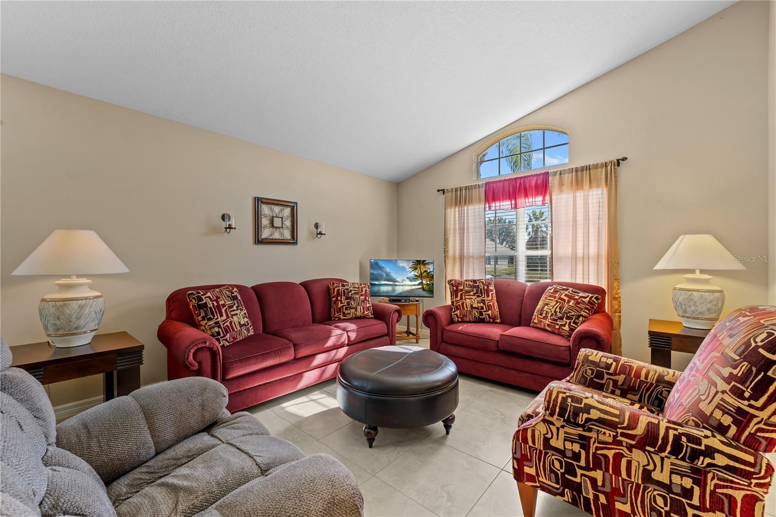 2542 BOBBY LEE LANE