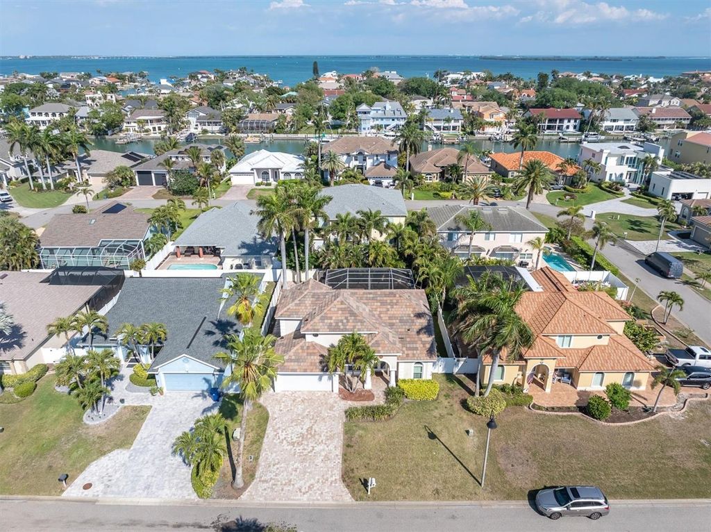 Photo of 906 Landmark Circle S, St Petersburg, FL 33715 (MLS # TB8485877)