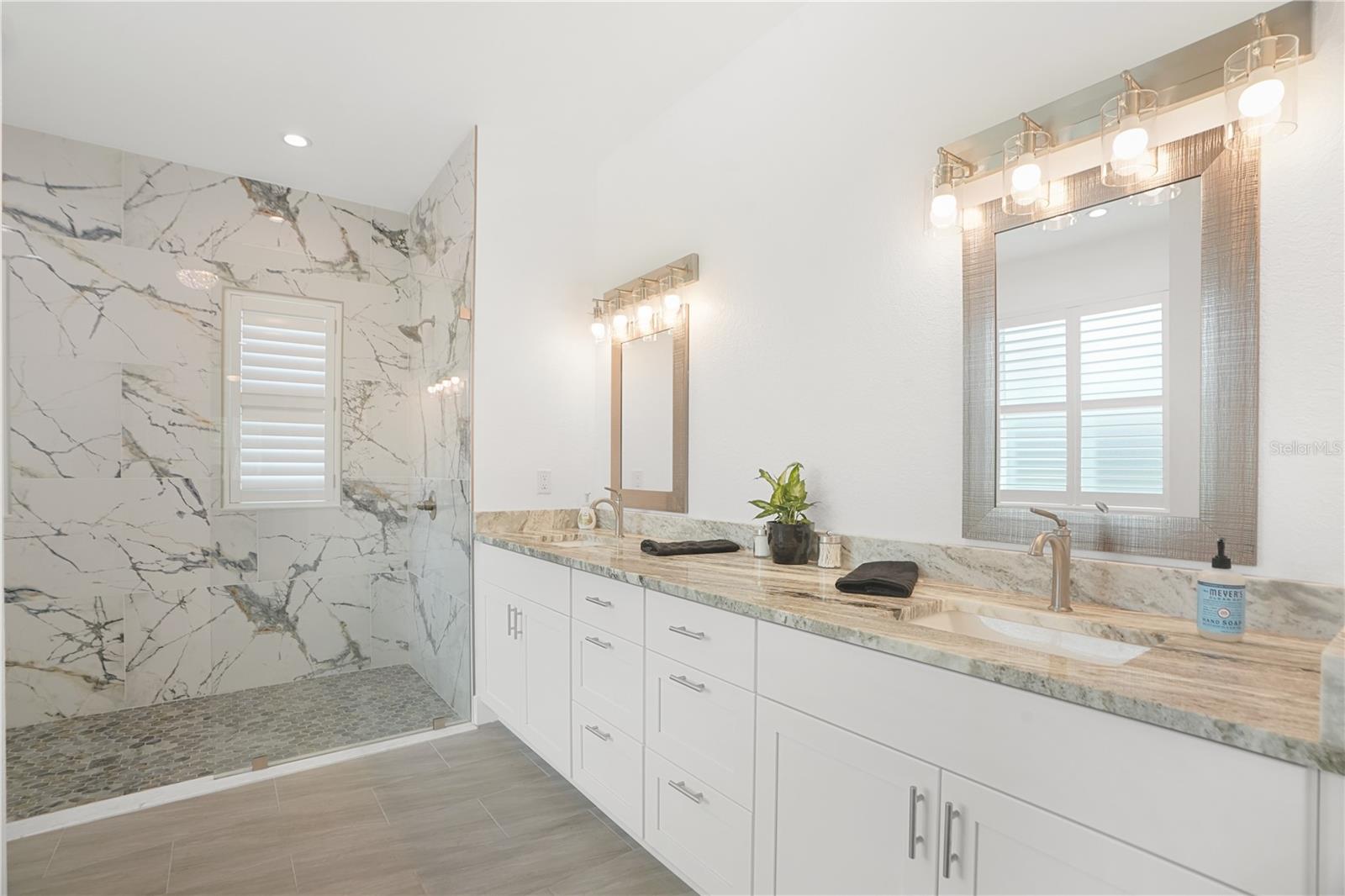 ROYAL HIGHLANDS - Residential