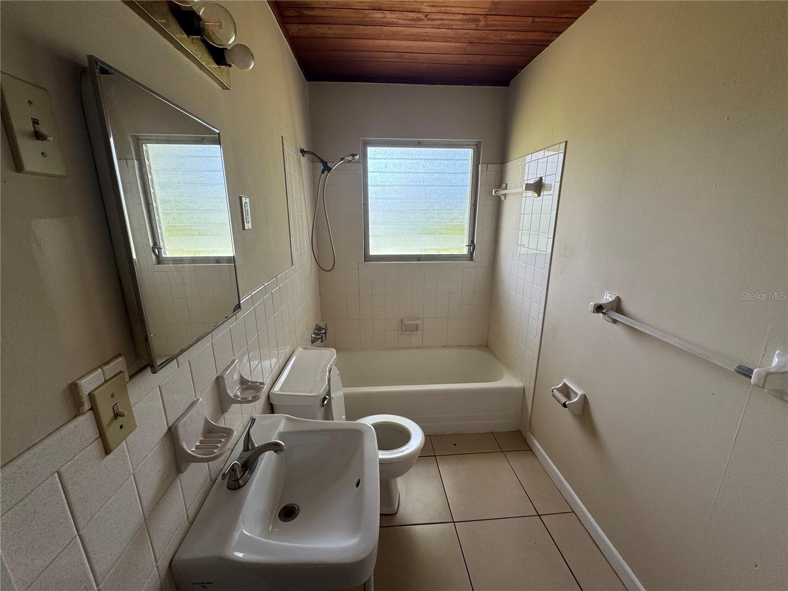 0054 - ENGLEWOOD PLAT OF - Residential Lease