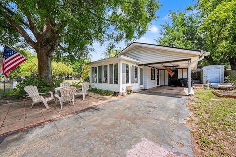 Photo of 8605 Tupelo Drive, Tampa, FL 33637 (MLS # TB8496246)