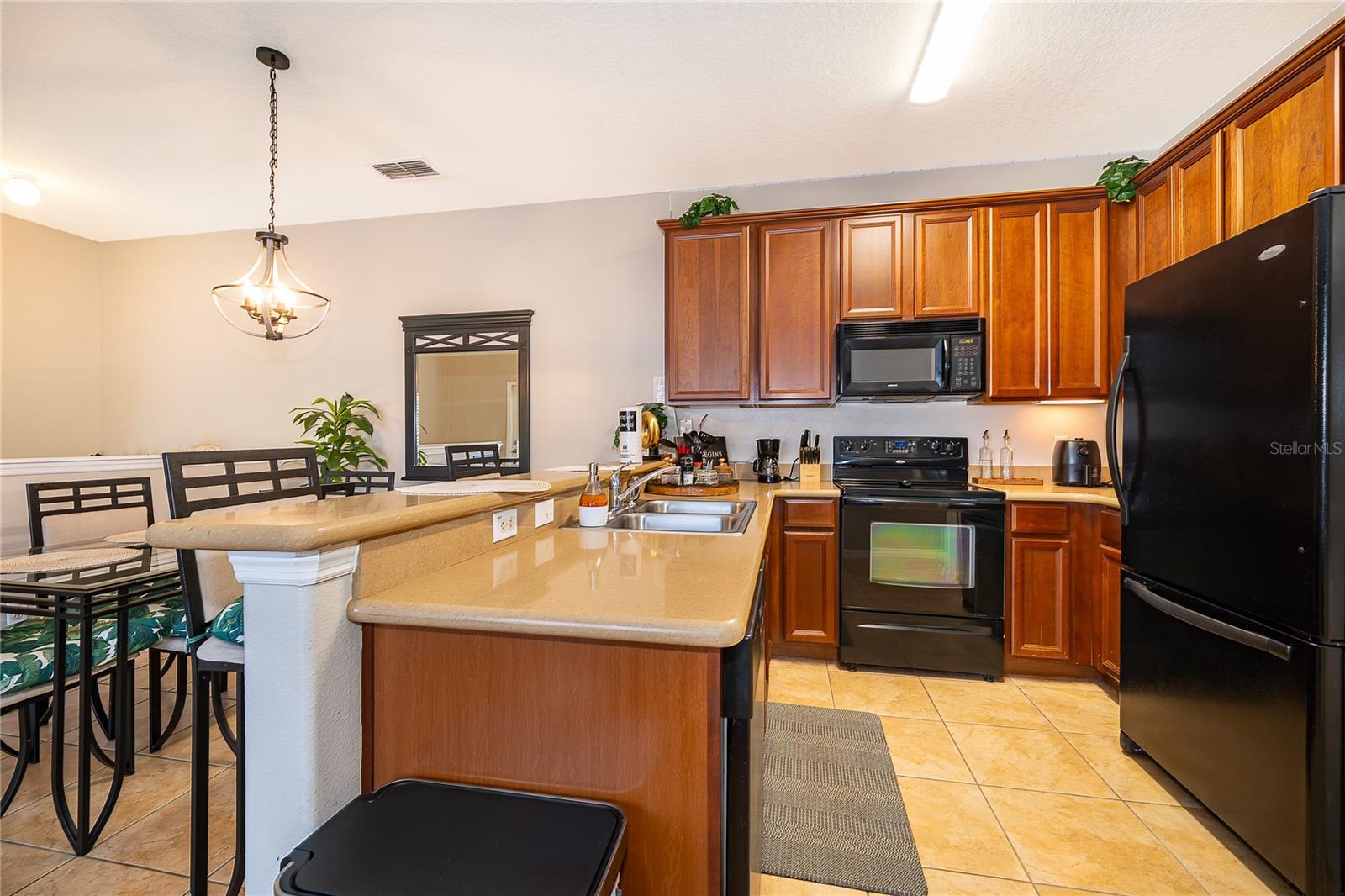 OAKWATER CONDO PH 15-19 - Residential