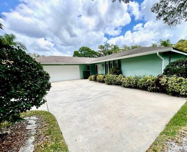 924 HIGHVIEW DRIVE