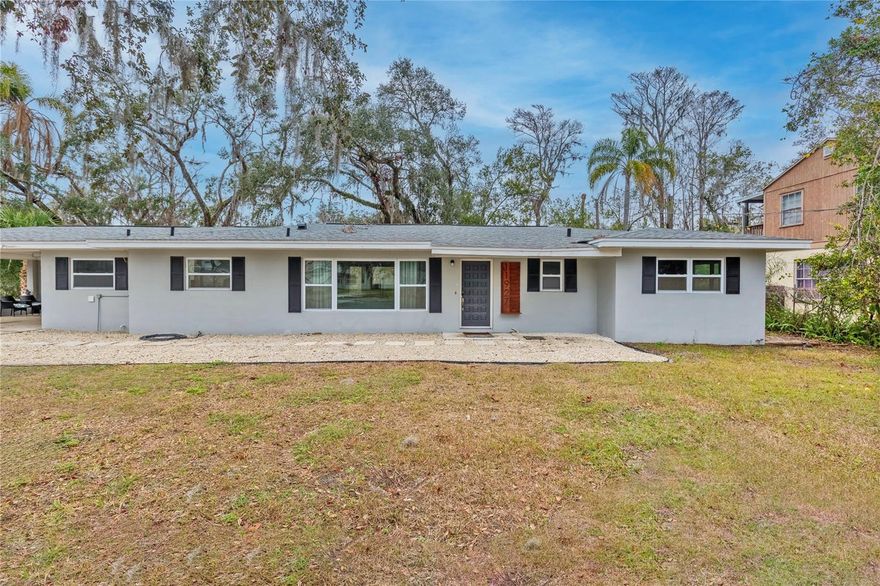 An immaculate 3 bed 2 bath house with a Serene River View ready for Rent now. You will fall in love with Spacious bright rooms, a dream kitchen with all Stainless Steel Appliances, modern bathrooms and engineered tile flooring.  The house sits on half an acre-offering ample parking for an RV or boats and multiple cars. It's located in a quite neighborhood conveniently located to many shops, hospitals, University of Tampa Florida and 25 minutes drive to the airport. You have the option of renting it furnished or unfurnished. Call today to make this dream yours!