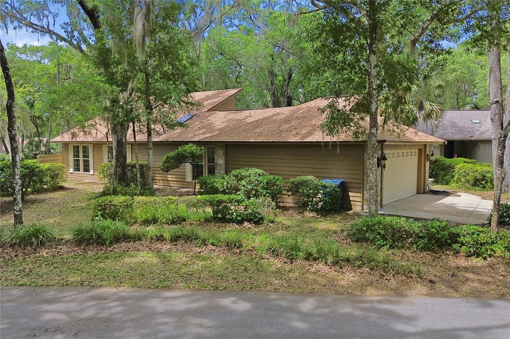 Photo of 32 Ramblewood Trail, Deland, FL 32724 (MLS # V4948494)
