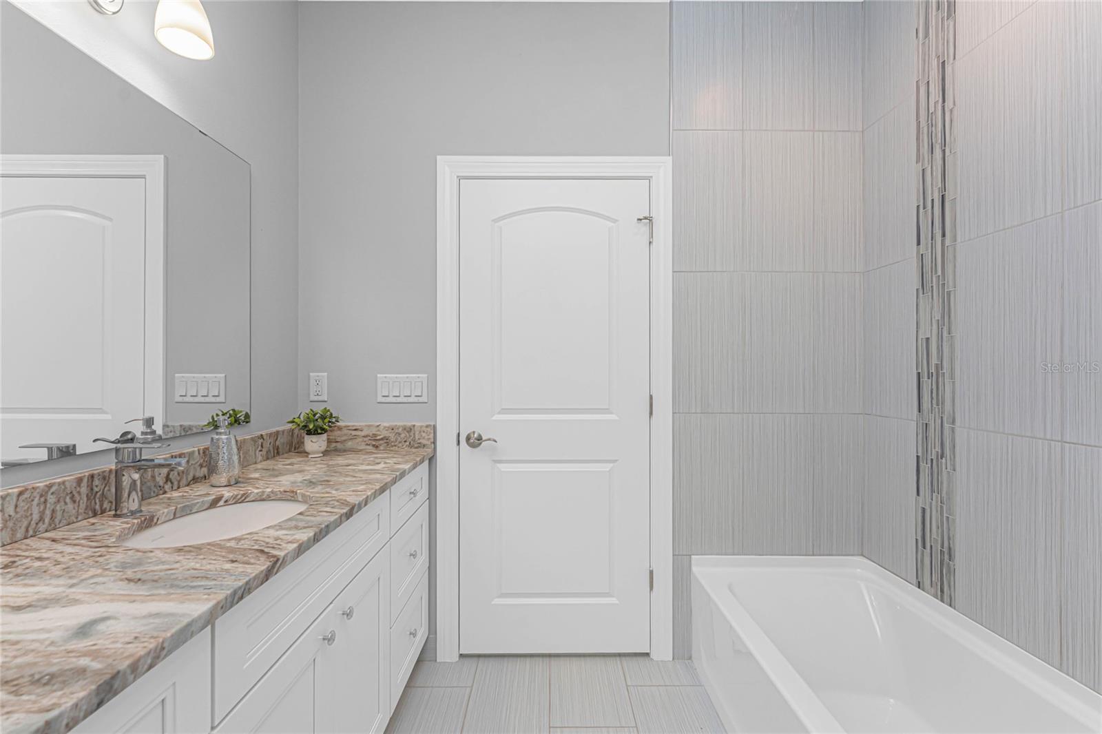 ROTONDA LAKES - Residential