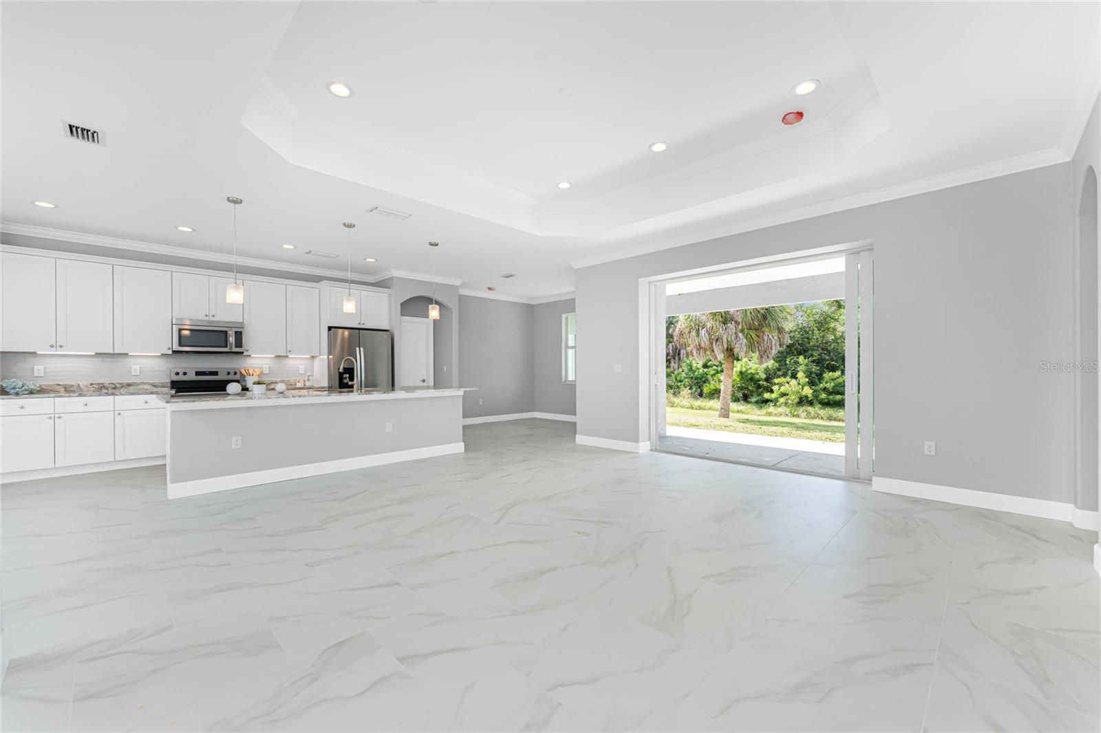 ROTONDA LAKES - Residential