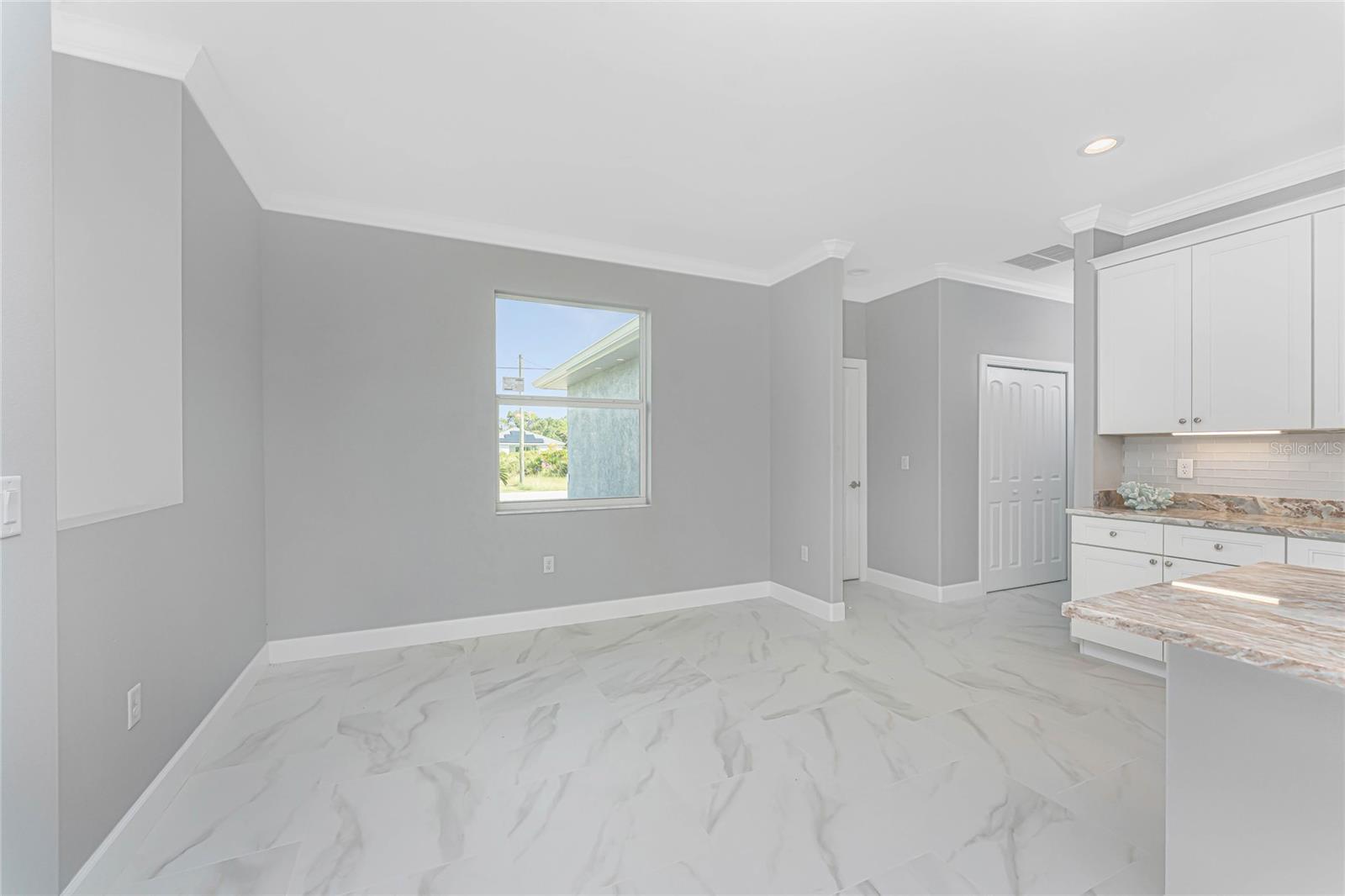 ROTONDA LAKES - Residential