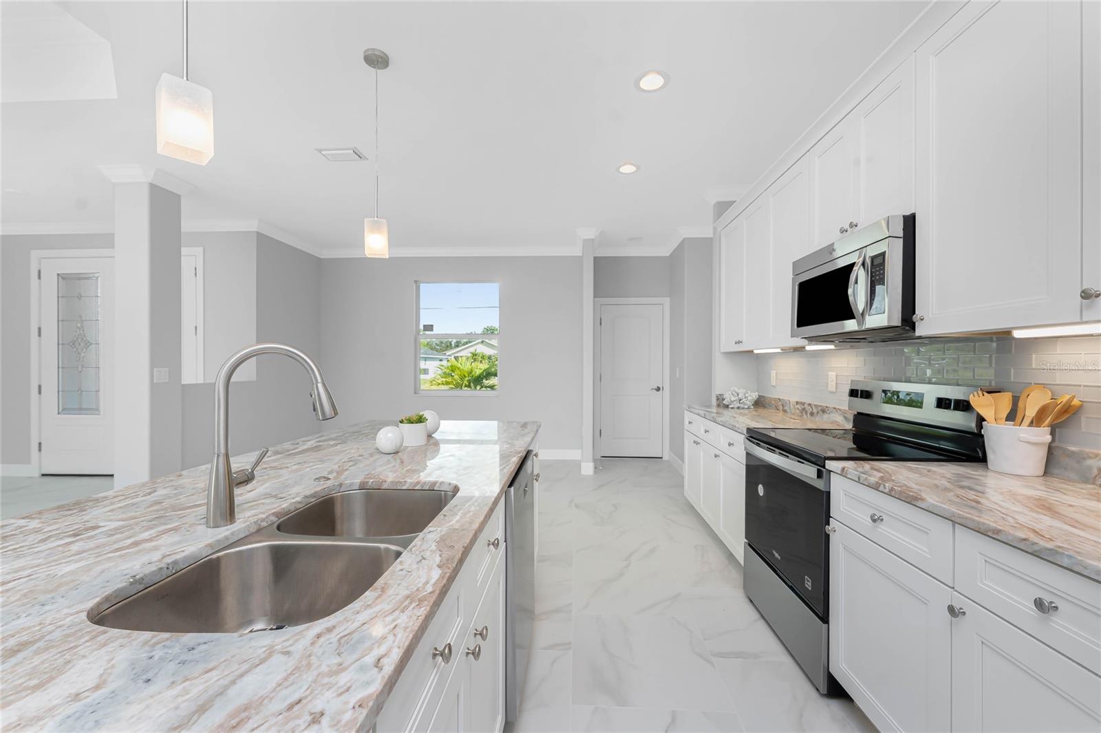 ROTONDA LAKES - Residential