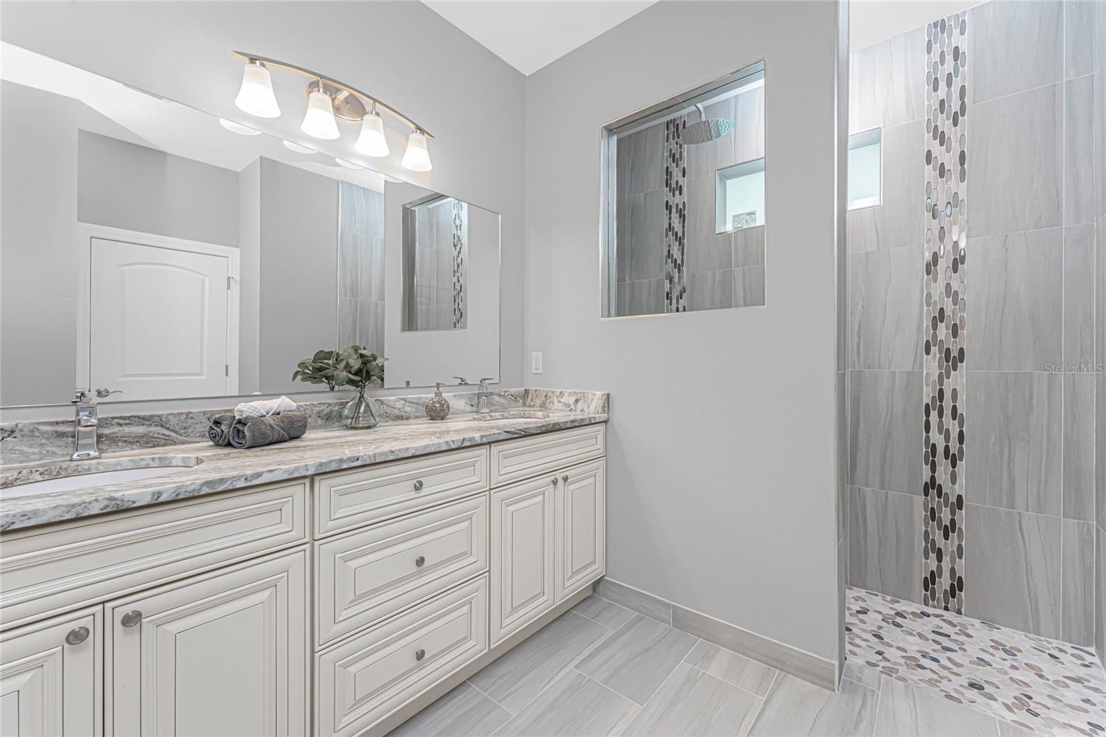 ROTONDA LAKES - Residential