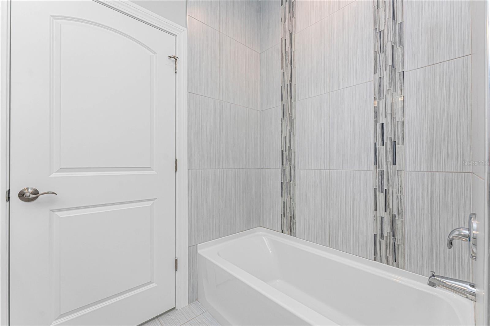 ROTONDA LAKES - Residential