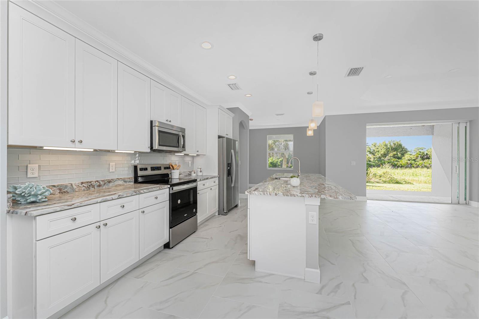ROTONDA LAKES - Residential