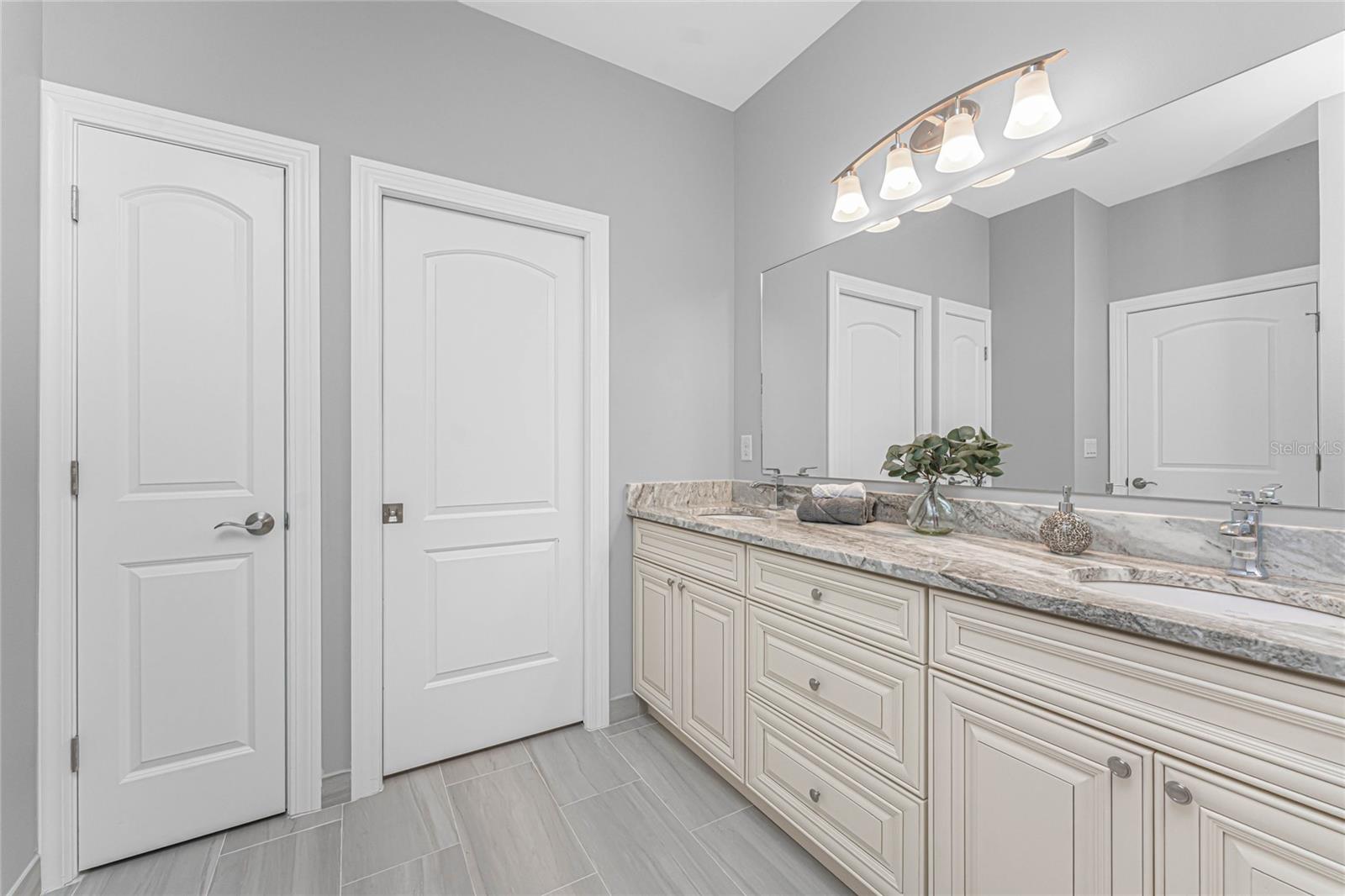 ROTONDA LAKES - Residential