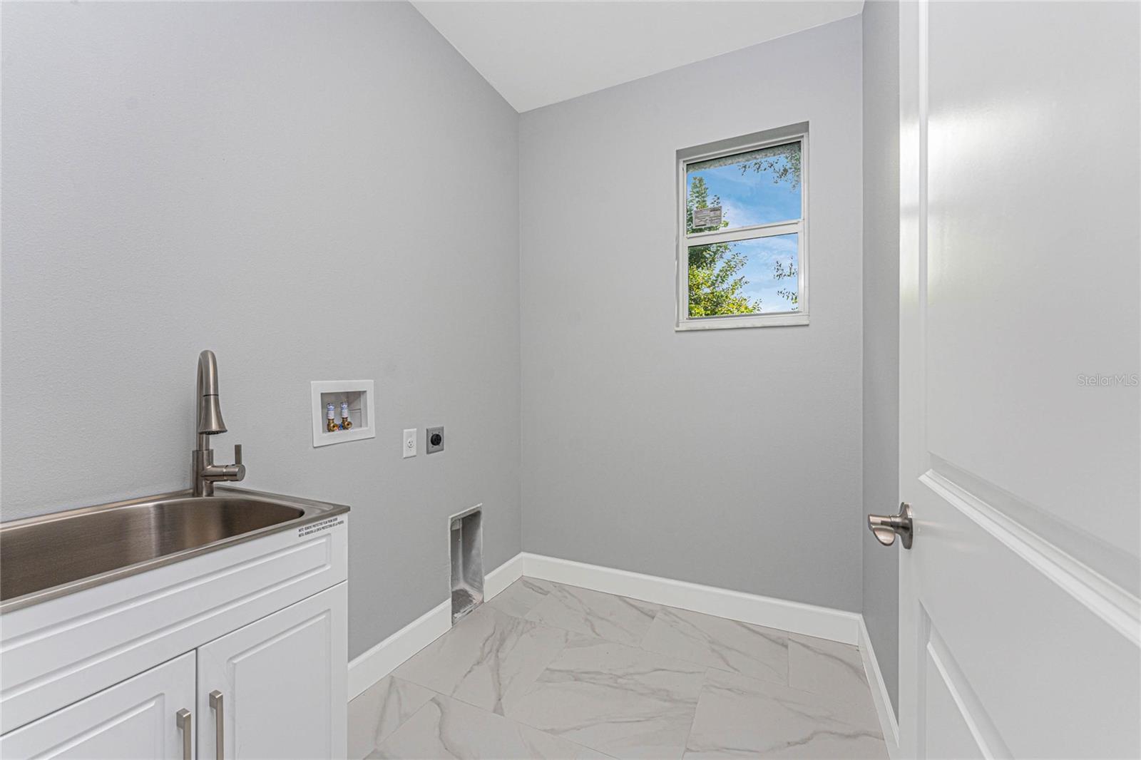 ROTONDA LAKES - Residential