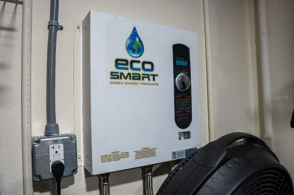 SALEM SQUARE - Residential