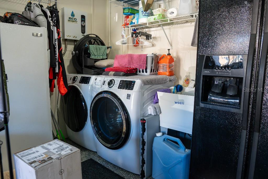 SALEM SQUARE - Residential