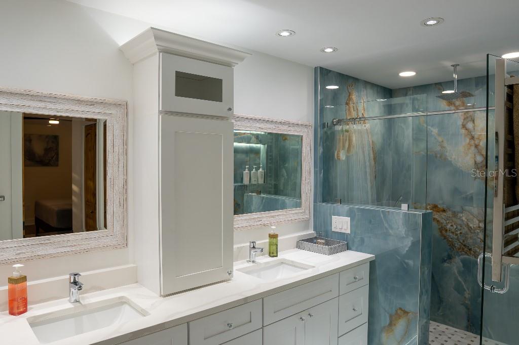 SALEM SQUARE - Residential