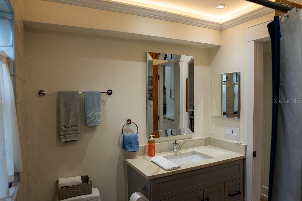 SALEM SQUARE - Residential