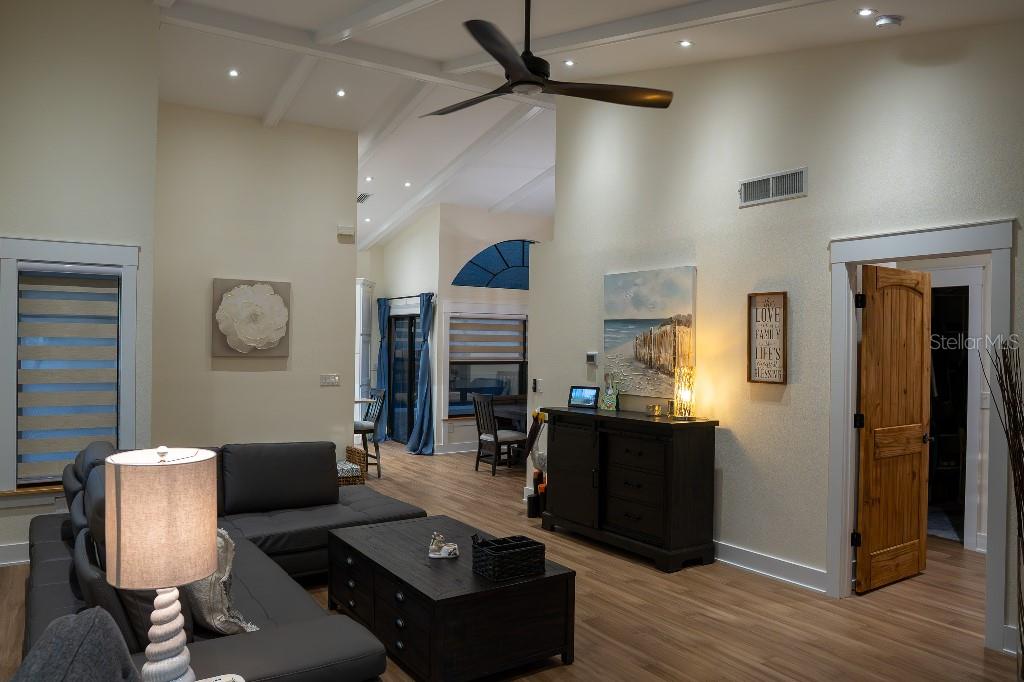 SALEM SQUARE - Residential