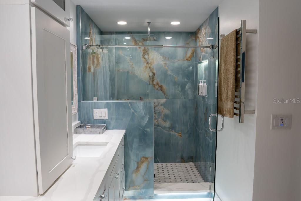 SALEM SQUARE - Residential