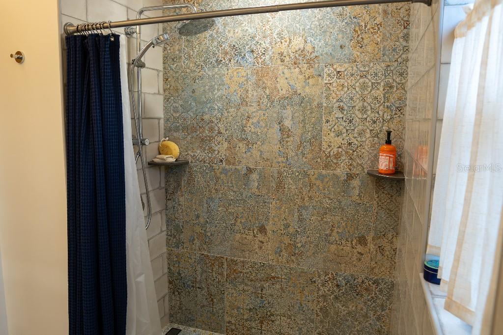 SALEM SQUARE - Residential