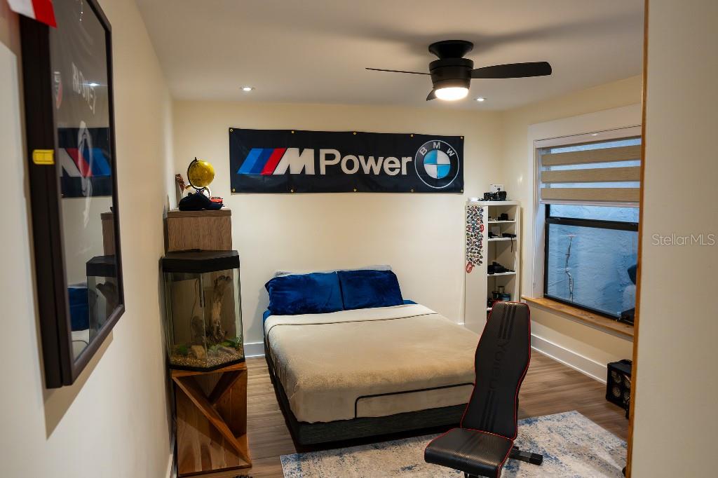 SALEM SQUARE - Residential