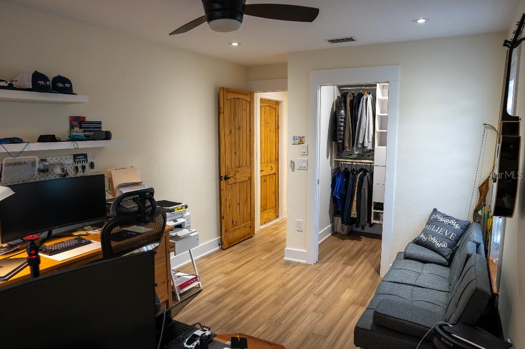 SALEM SQUARE - Residential